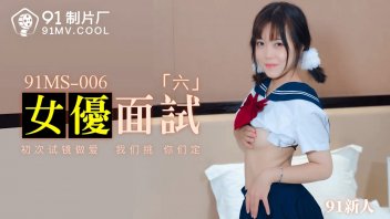 91MS-006 - 中國色情他媽的一個新的成人視頻女孩拳擊青少年仍然很清楚。 這是我第一次參加試鏡，一切都很順利。 日本校服在巷子裡抓舔小奶美穴